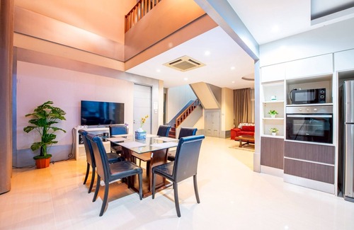 Central Pattaya Villa | 10 minutes to the Pattaya beach! Family-sized villa with private pool & kitchen