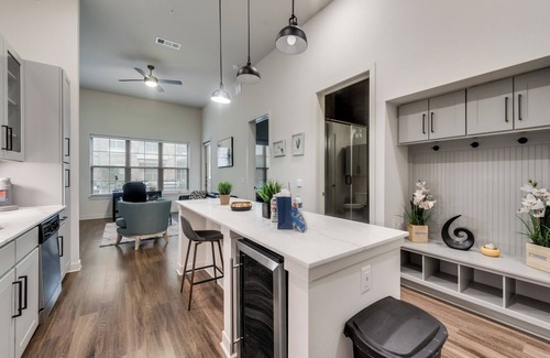 Addison Apartment | 10% Off Luxe 1BD Pool Beltline Rd - Addison