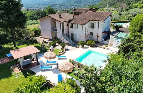 Camaiore House | 10 People - Private pool - private Garden