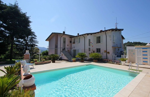 Camaiore House | 10 People - Private pool - private Garden