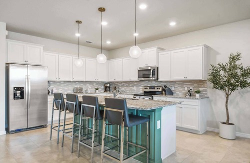 Davenport Villa | 10 Room Villa & Hot Tub | Windsor Waterpark