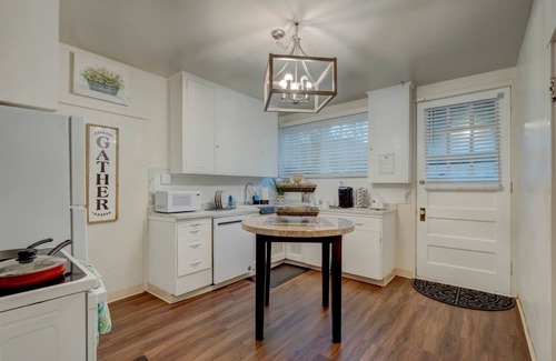 West University House | $100 Discount~Historic Stone House~Reno~UNR~Family