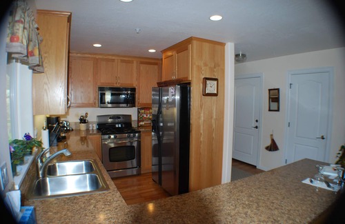 Eugene House | 100+ Five Star reviews! Central location! Value! Guest Favorite!