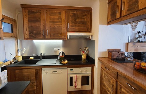 Meribel Centre Apartment | 100 m2 ski-in ski-out, close to the center and in a quiet area - Meribel label