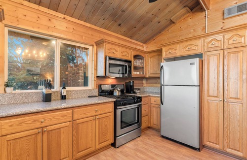 Crestline Cabin | 100-Mile View, 0.5 Acre, Sauna, BBQ, Deck, W&D, Parking, Family-Friendly