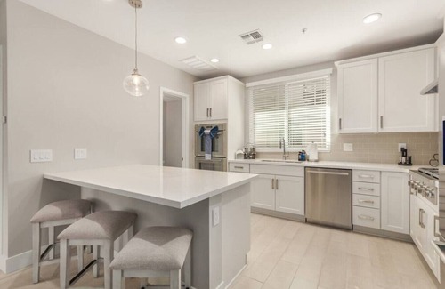 Peaceful Valley House | 1009 Beautiful luxury condo in heart of Scottsdale