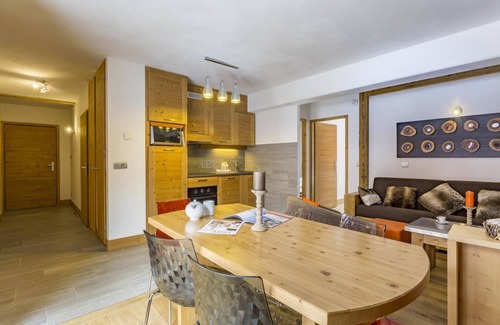 Les Brevieres Apartment | 100m from ski lifts, fitness, swimming pool, sauna, hammam, balcony, tv, 80m², Tignes