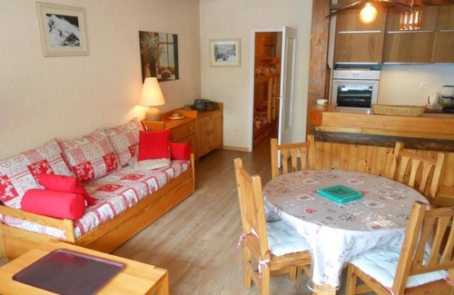 Les Deux Alpes Apartment | 100m from ski slopes, 1st floor, view ski slopes, balcony, tv, ski locker, 32m², Les 2 Alpes