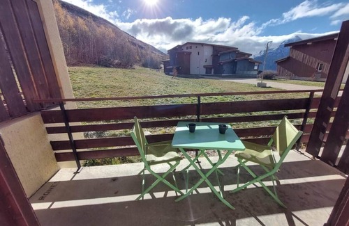 Mont-de-Lans Apartment | 100m from ski slopes, 1st floor, tv, ski locker, 24m², Les 2 Alpes