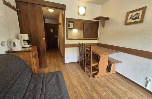 Tignes Apartment | 100m from ski slopes, 1st floor, balcony, tv, ski locker, 21m², Tignes