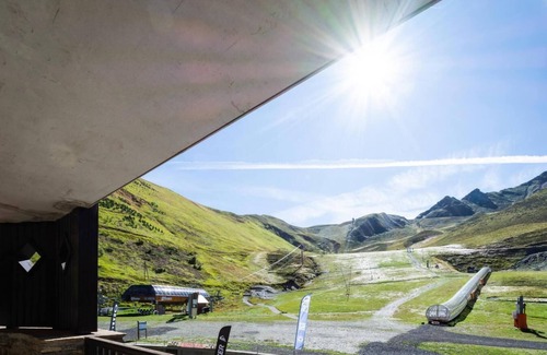Peyragudes Apartment | 100m from ski slopes, 3rd floor, view valley, balcony, parking, tv, ski locker, 80m², Peyragudes