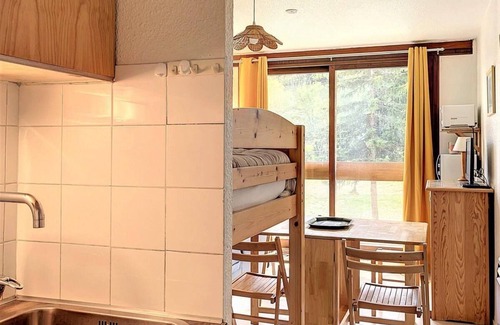 Le Corbier Apartment | 100m from ski slopes, 1st floor, view ski slopes, swimming pool, tv, ski locker, 22m², Le Corbier