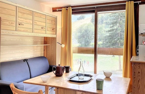 Le Corbier Apartment | 100m from ski slopes, 1st floor, view ski slopes, swimming pool, tv, ski locker, 22m², Le Corbier