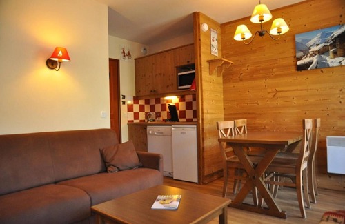 Valloire Apartment | 100m from ski slopes, Ground floor, balcony, parking, ski locker, 29m², Valloire