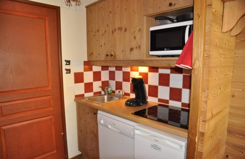 Valloire Apartment | 100m from ski slopes, Ground floor, balcony, parking, ski locker, 29m², Valloire