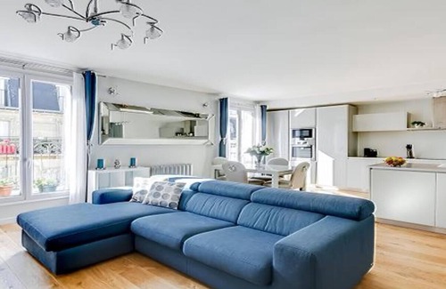 Chaillot Apartment | 100M2 OF SHEER LUXURY ON TOP FLOOR NEAR AVENUE GEORGE V