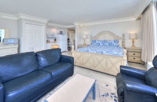 Ortona Park Condo | 1013 -Panoramic Views - Large Private Balcony