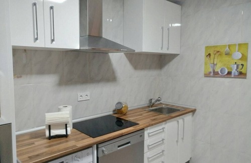 Distrito Llano Apartment | 101A Apartamento moderno para 6 personas