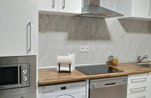 Distrito Llano Apartment | 101A Apartamento moderno para 6 personas