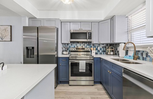 Fort Myers Beach Condo | 102 Beachfront Condo: Views, Heated Pool, Walk to Dwtn