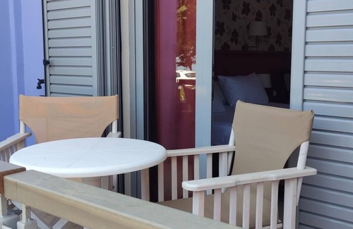 Kamena Vourla House | 102 | Okeania Triple Room Ground Floor