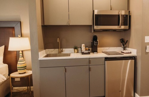 Bartlesville Apartment | 106 · Vintage Ambience #106 - Hotel Phillips
