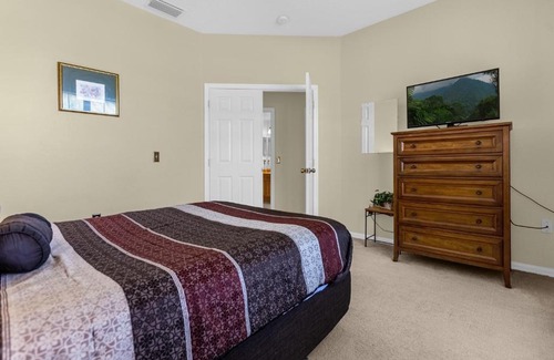Lake Berkley House | 1061 Lake Berkley 4 Bed with Pool&Spa