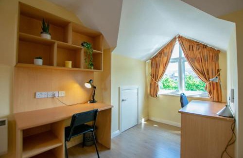 Galway City Centre House | 108 - 5 Bed Townhouse by Shortstays