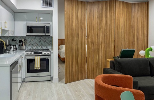 South Pointe Condo | 108 - Sofi Studio Condo near Beach, Heated Pool!