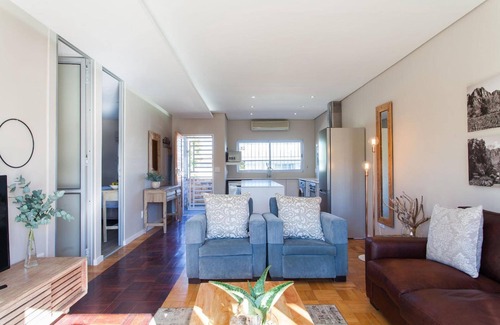 Stellenbosch Central Hotel | 109 on Dorp