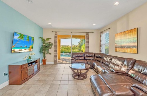 West Kissimmee House | 10BR Luxury Mansion w Private Pool & Netflix