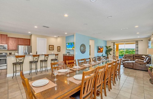 West Kissimmee House | 10BR Luxury Mansion w Private Pool & Netflix