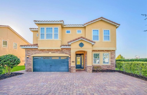 West Kissimmee House | 10BR Luxury Mansion w Private Pool & Netflix
