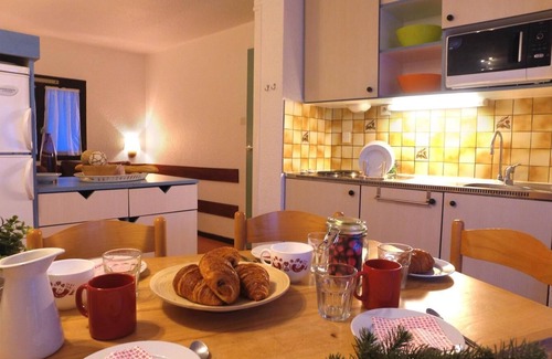 Saint-Leger-les-Melezes Apartment | 10m from ski slopes, swimming pool, sauna, hammam, balcony, parking, tv, ski locker, 28m²