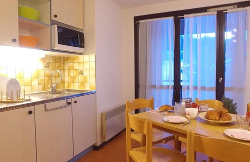 Saint-Leger-les-Melezes Apartment | 10m from ski slopes, swimming pool, sauna, hammam, balcony, parking, tv, ski locker, 28m²