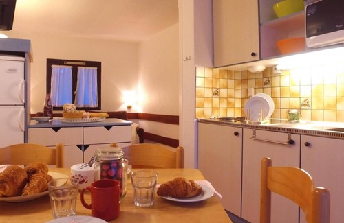 Saint-Leger-les-Melezes Apartment | 10m from ski slopes, swimming pool, sauna, hammam, balcony, parking, tv, ski locker, 28m²