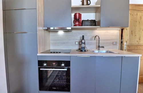 Meribel-Mottaret Apartment | 10m from ski slopes, 9th floor, balcony, ski locker, 40m², Méribel-Mottaret