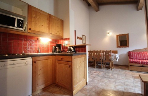 Val Cenis Apartment | 10m from ski slopes, 4th floor, parking, tv, ski locker, 38m², Val Cenis