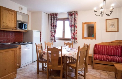 Val Cenis Apartment | 10m from ski slopes, terrace, parking, tv, ski locker, 42m², Val Cenis