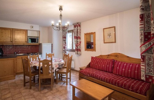 Val Cenis Apartment | 10m from ski slopes, terrace, parking, tv, ski locker, 42m², Val Cenis