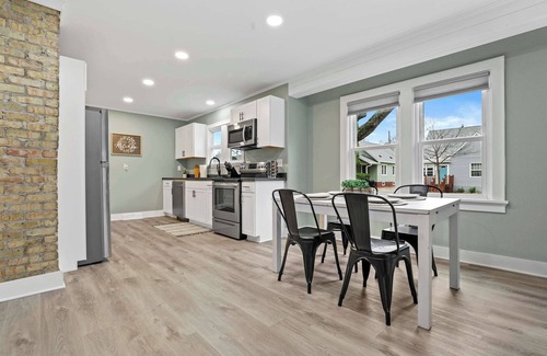 Madison Apartment | 10min to Capitol + Prime Location + Pets Welcome