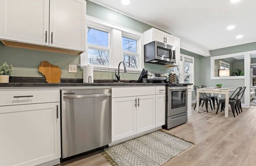 Madison Apartment | 10min to Capitol + Prime Location + Pets Welcome