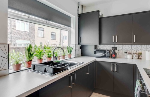 Everton House | 10Min Walk to Stadium | SofaBed | W/M & Dishwasher