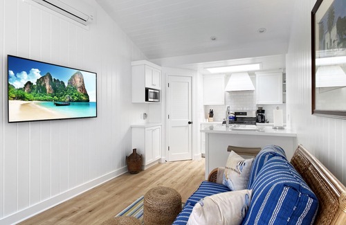Laguna Beach Cottage | 11/16 to 1/5 SPECIAL 90/nt GORGEOUS COTTAGE! 1 BLOCK TO THE BEACH!