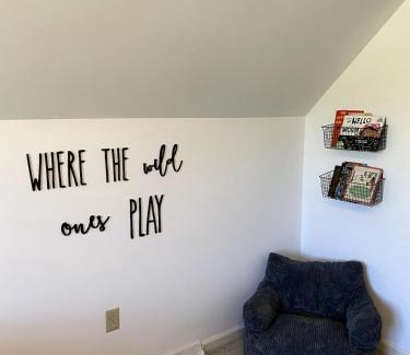 Millerton House | 11-Acre Retreat I Firepit, Pickleball and Nature