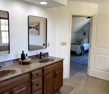 Millerton House | 11-Acre Retreat I Firepit, Pickleball and Nature