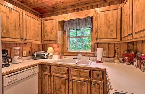 Todd Cabin | 11 Mi to Boone: Secluded Pet-Friendly Cabin!