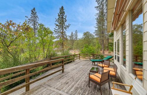 Murphy House | 11 Mi to Cathedral Hills Home with Fireplace!