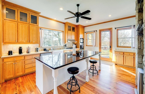 Little Elm House | 11 Mi to Downtown Denton: Spacious Ranch Retreat