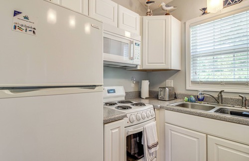 Hampstead House | 11 Mi to ICW: Coastal Carolina Home w/Pool Access